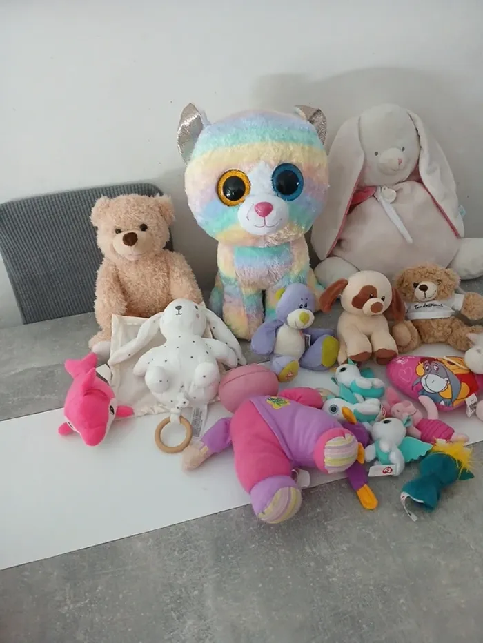 Lot peluches enfant - photo numéro 2