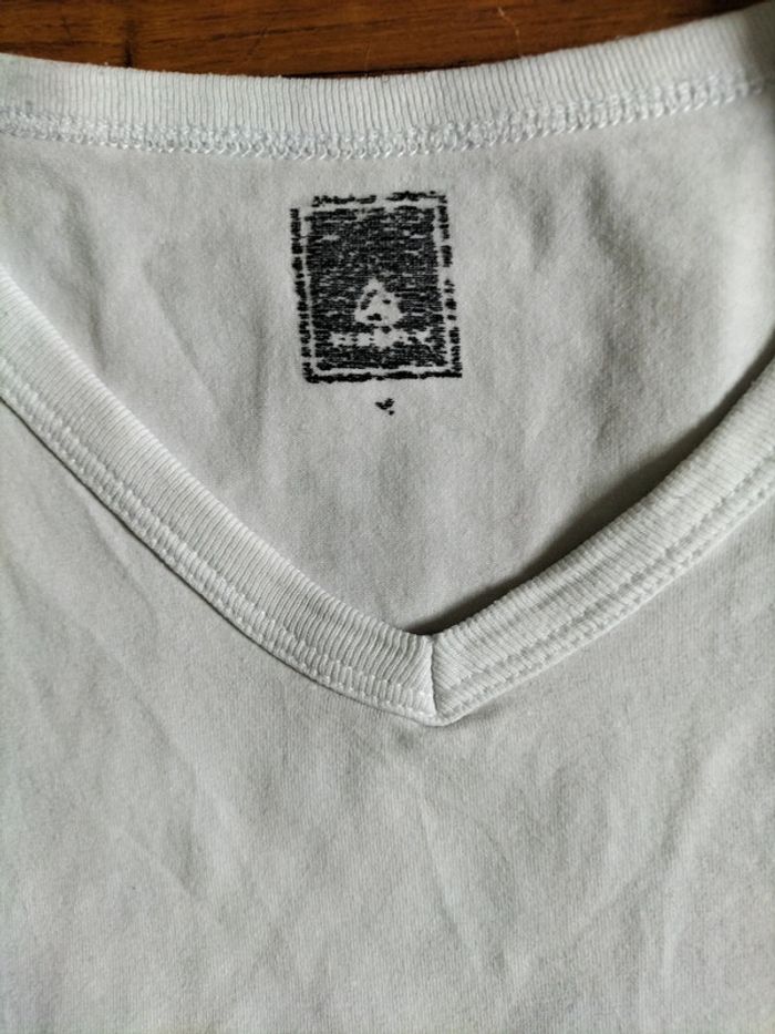 Tee-shirt manches courtes col V garçon taille S - photo numéro 3