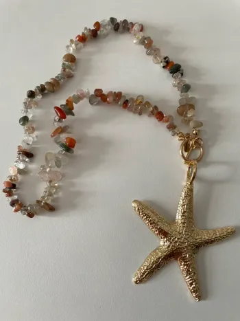 Collier pierre naturelles & pendentif étoile de mer dorée