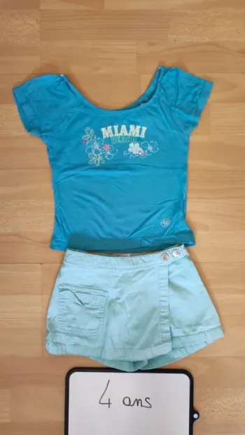 T-shirt et jupe-short taille 4 ans