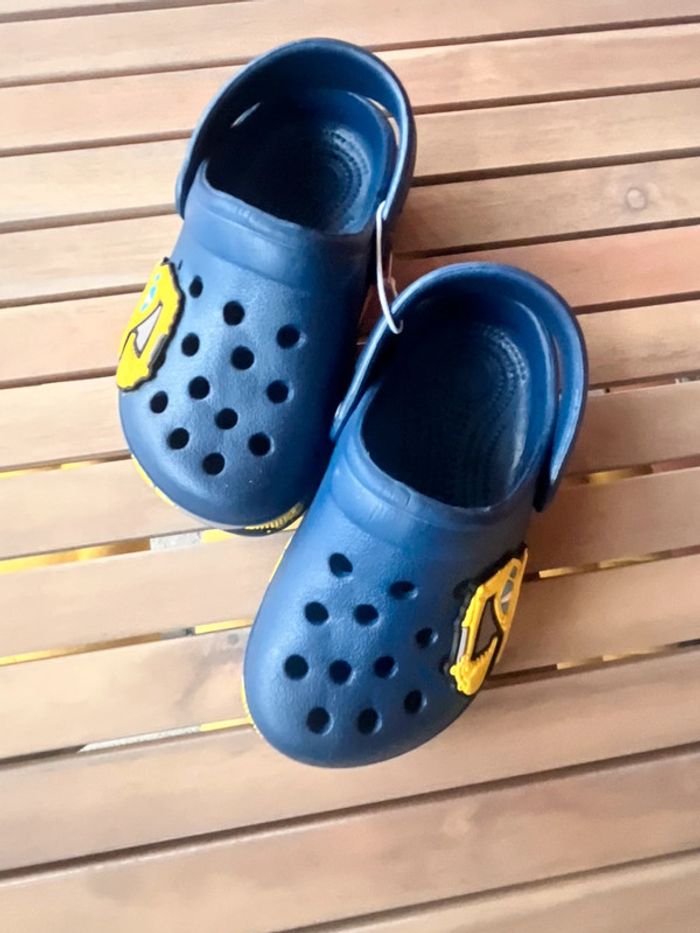 Sabot type Crocs taille 24 - photo numéro 2