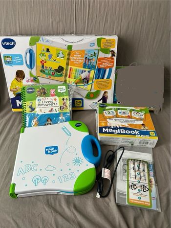 Lot Magibook vtech vert bleu blanc et 3 livrets