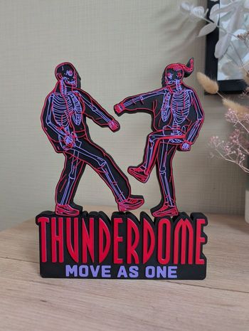 Thunderdome Move as One logo décoratif 18x23cm Excellent état 
