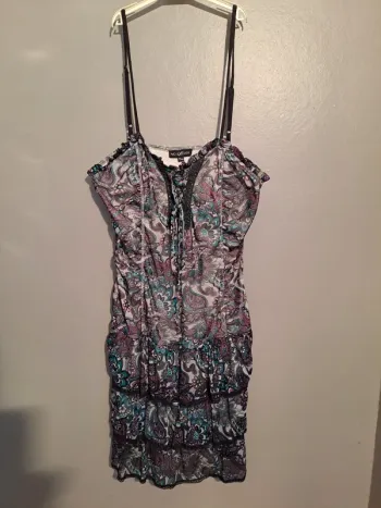 Robe été ton bleu/violet avec volants - Marque No Excuse - Taille 42/44 - État neuf.