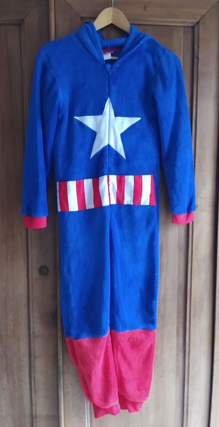 Combi pyjama Avengers taille XXS.