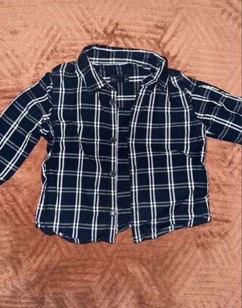 Chemise noir a carreaux taille 6M kiabi