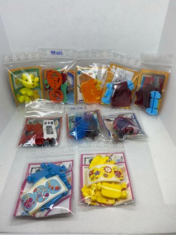 Lot de 10 surprises kinder diverses références TR