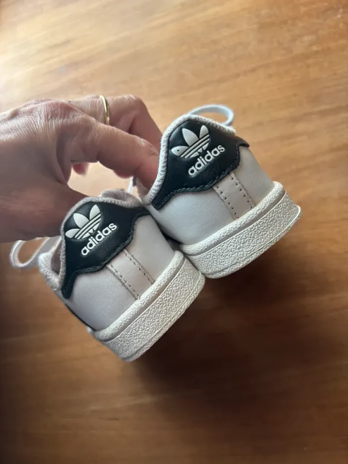 Basket super star taille 25 - photo numéro 5