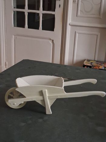 Petite brouette décorative