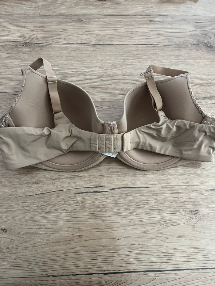 Soutien gorge avec armatures - photo numéro 3