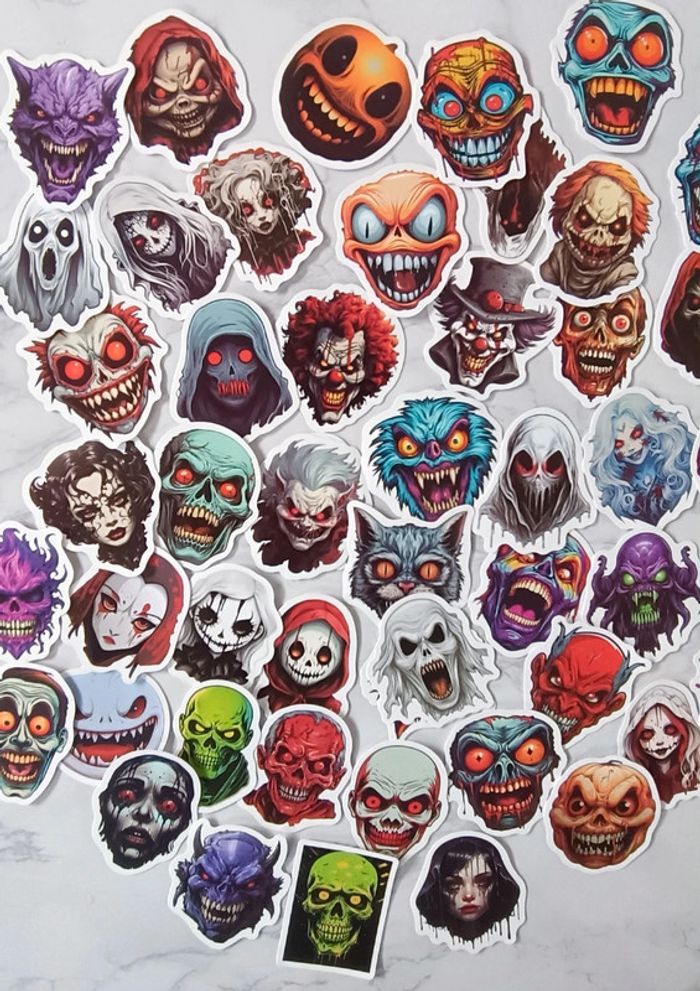 Stickers tête de méchant monstre visage de fantôme horreur scary movie zombie crâne