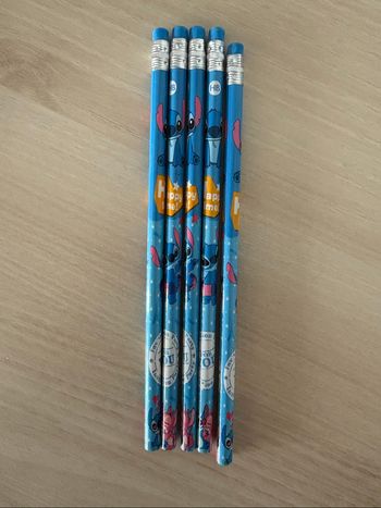 5 crayon gris  stitch