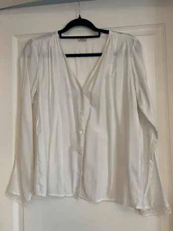 Blouse avec détails au manches