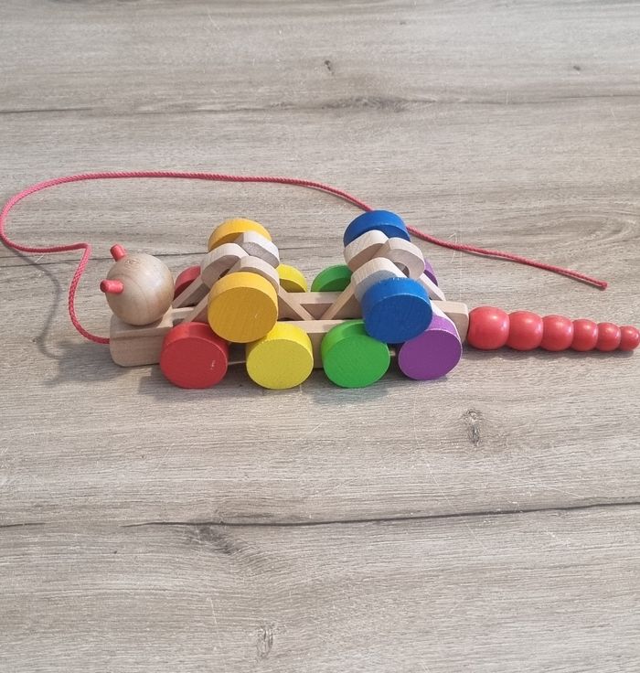 Chenille articulée en bois à tirer - photo numéro 2