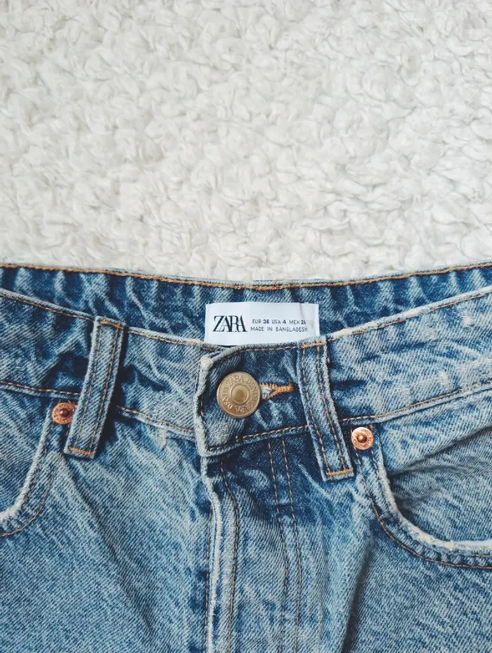 Short en jean bleu ciel destroy taille haute moderne tendance Zara taille 36 - photo numéro 3