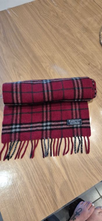 Echarpe rouge bordeaux Burberry 
