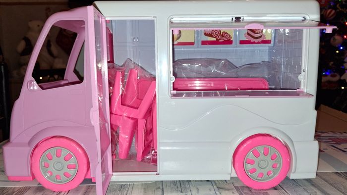 Camion marchand de glace neuf avec accessoires - photo numéro 4