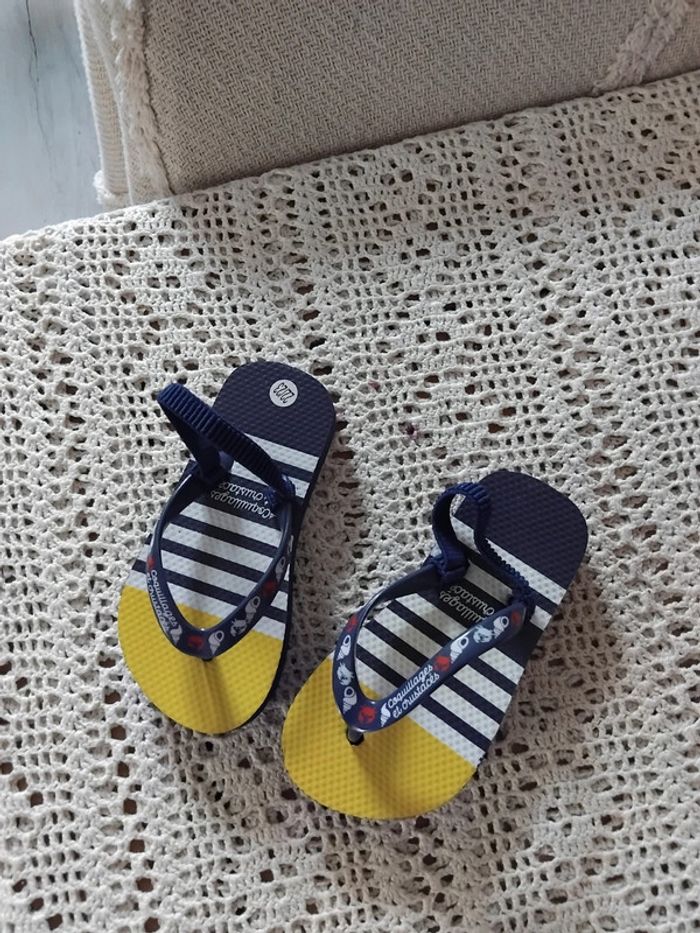 Tong neuf taille 22/23