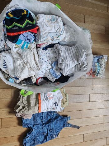 Gros lot de vêtements bébé 1 a 3 mois (environ 7kg)