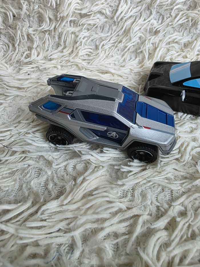 Voiture disney 1 advengers campus / 1 dessin animé indestructible disneyland paris - photo numéro 2