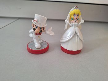 Lot 2 figurines amiibo mario et peach mariés