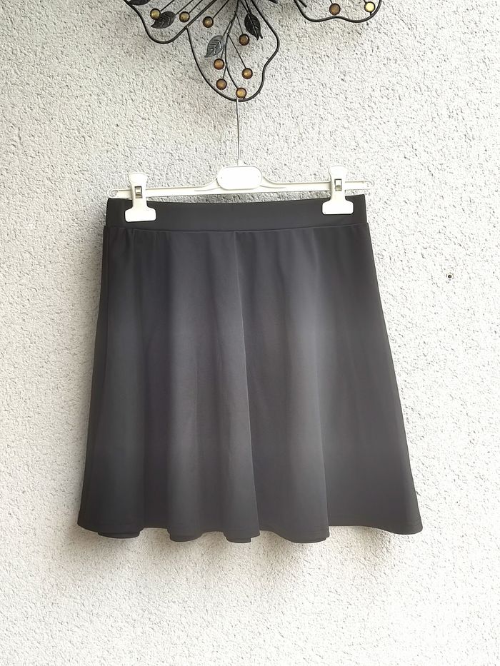 🖤 Jupe Patineuse Noire – Taille M – Très bon état – Shein - photo numéro 2