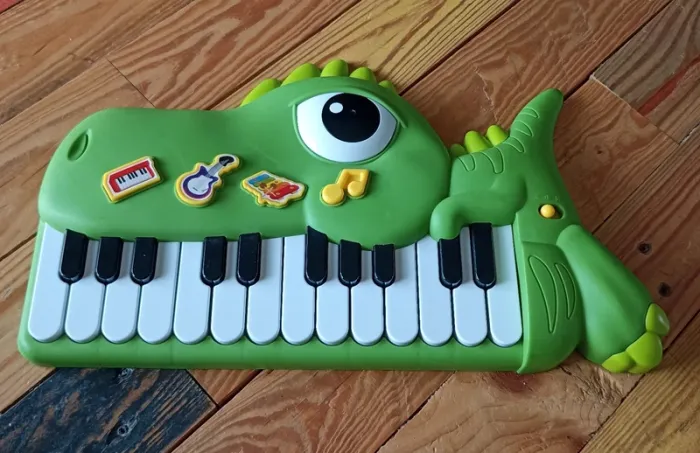Piano crocodiles