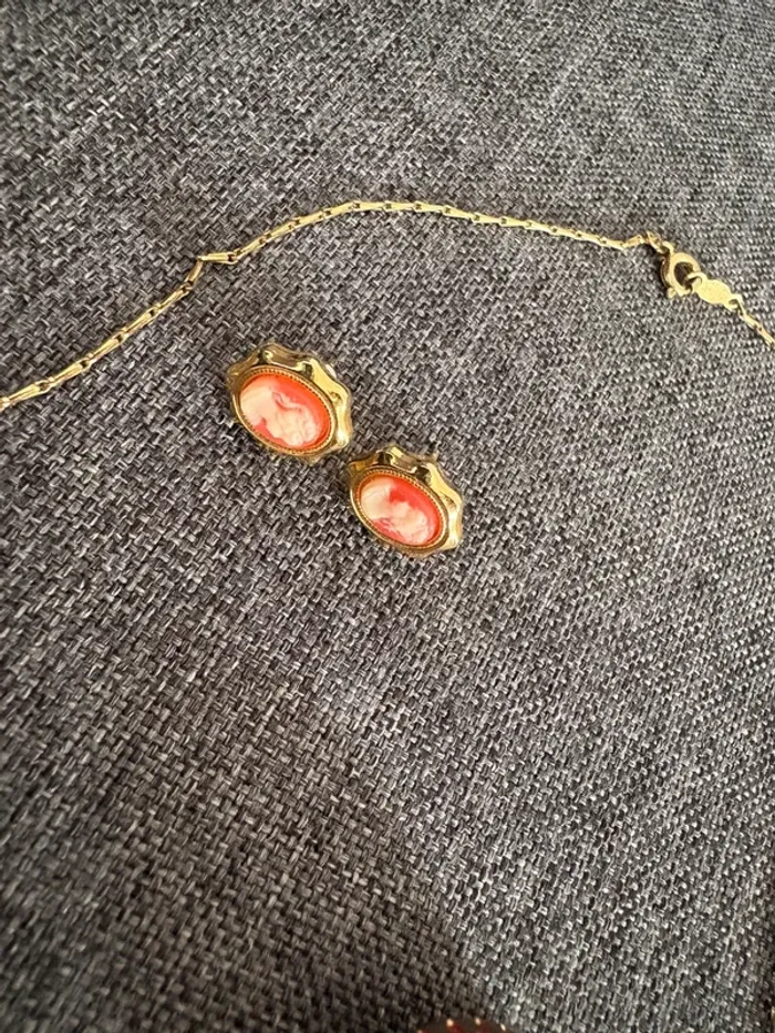 Ensemble collier/ boucle d’oreilles et pin’s - photo numéro 4
