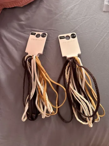 Deux lots de 12 élastiques