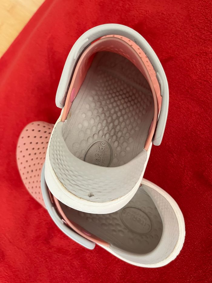 Crocs Rose pour fille - photo numéro 7