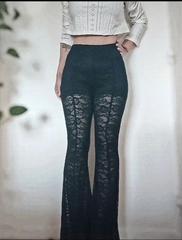 Pantalon palazzo taille haute noir transparent dentelle rave techno sexy BDSM jambes larges