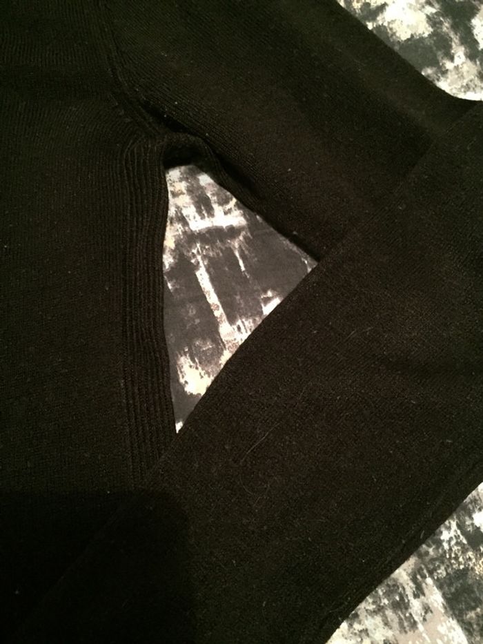 Pull noir - photo numéro 2