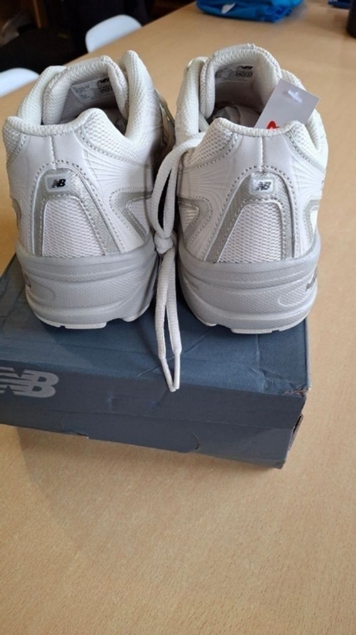 Baskets New Balance 740 taille 40 - photo numéro 4