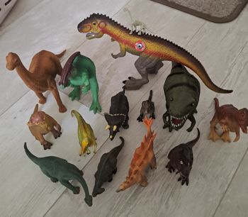Figurines dinosaures