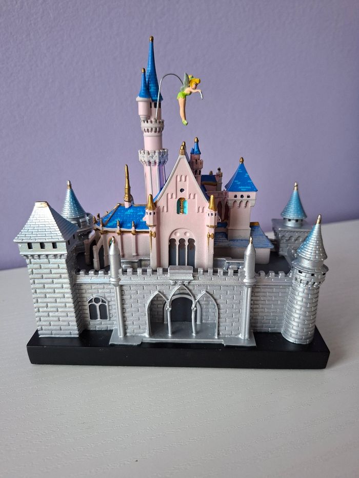 Figurine du Chateau de Disneyland Californie réalisée par Costa Alavezos. - photo numéro 3