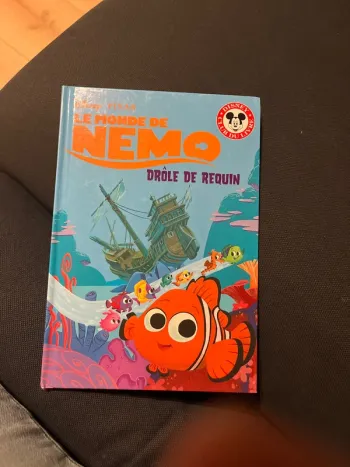 Livre pour enfants Disney le monde de nemo drôle de requin