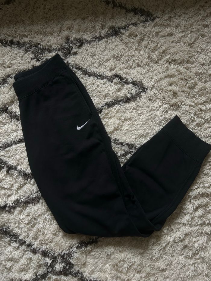 Jogging Nike noir bon état large taille M