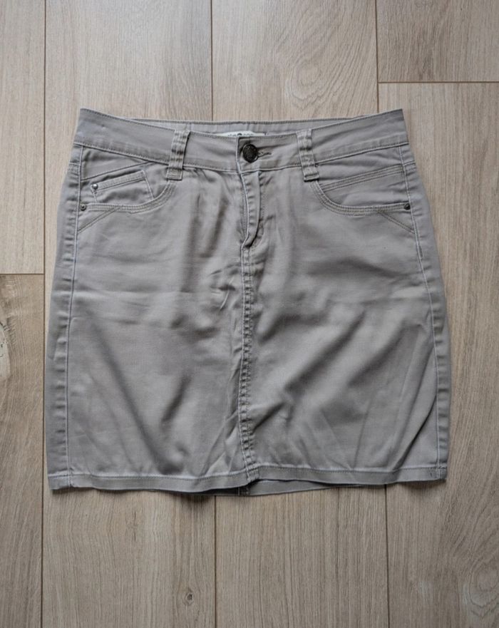 Lot de jupes femme taille 36 – Cache Cache, Hollister, une neuve avec étiquette - photo numéro 4
