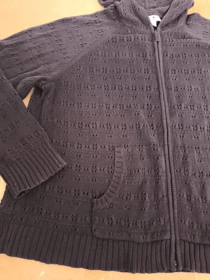Joli sweat capuche femme 3XL Tommy Hilfiger marine excellent état sauf motif abîmé épaule droite - photo numéro 2