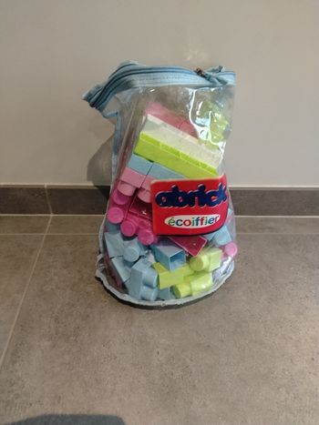 Briques de construction à partir de 12 mois