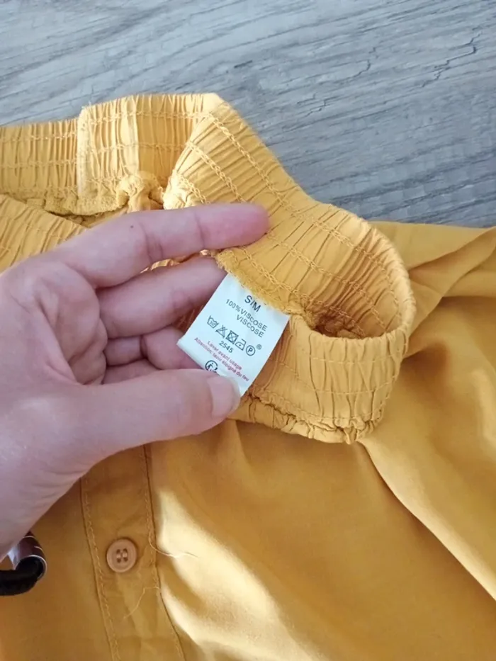 Jupe patineuse femme taille S/M moutarde avec faux boutons - photo numéro 3
