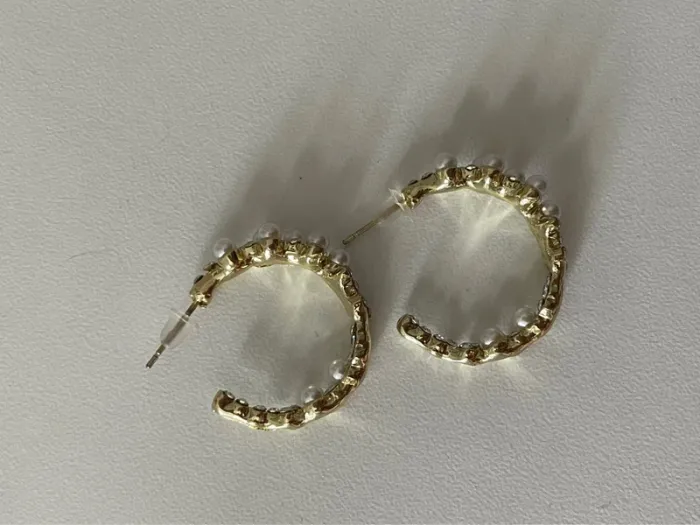 Boucle d’oreille demi créole perle du groupe MaxMara - photo numéro 5
