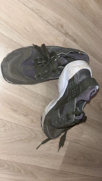 Basket Nike huarache taille 37.5