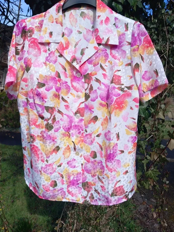 Chemisier manche courte taille L dominance rose fleuri