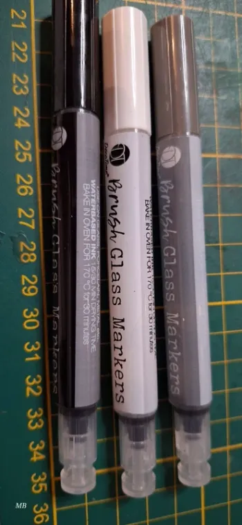 3 crayons brush glass markers noir blanc gris neuf