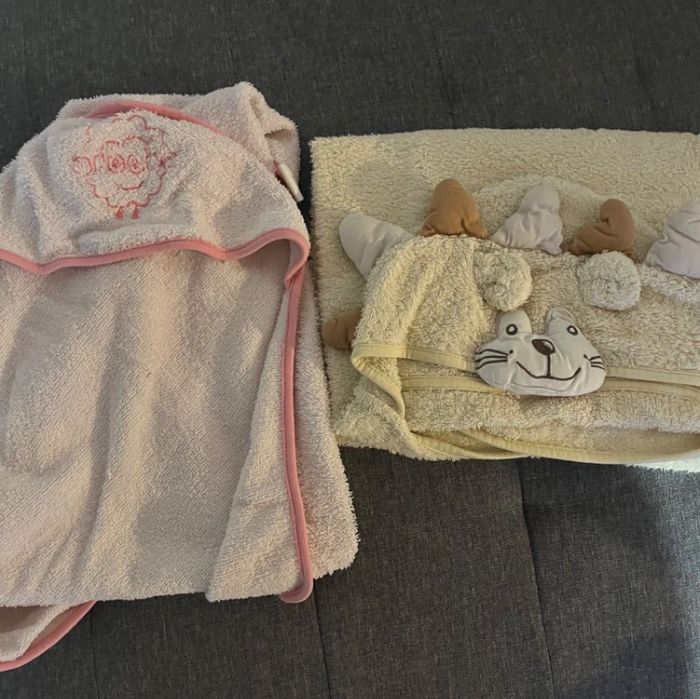 Lot de deux capes de bain bebe