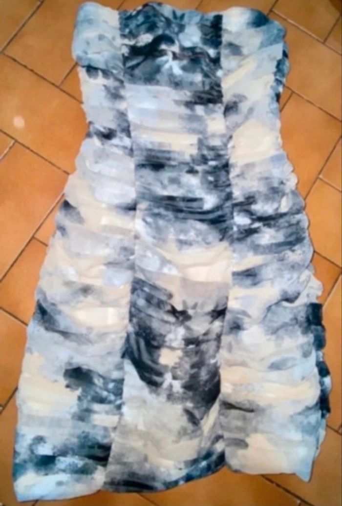 Belle robe bustier marbrée 34 h&m - photo numéro 4