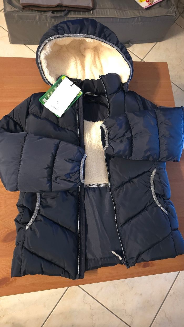 NEUVE (non portée) 🏷😍🥰🩷sublime  DOUDOUNE CHAUDE  (automne/hiver)  8 ANS fille 🩷🩷😍👌👌 - photo numéro 2