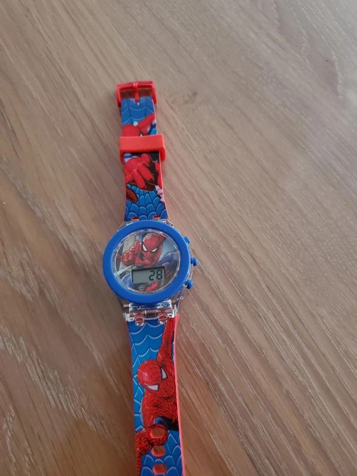 Montre enfant Spiderman toute neuve - photo numéro 5