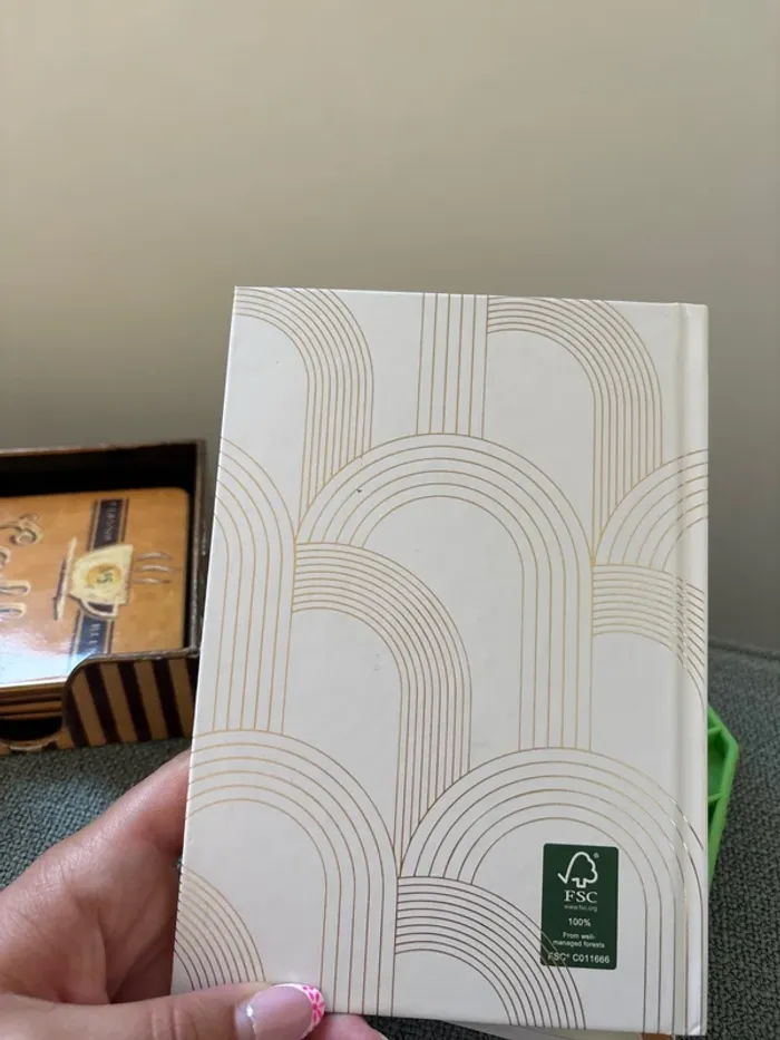 Petit carnet A5 blanc à tranche dorée - photo numéro 3